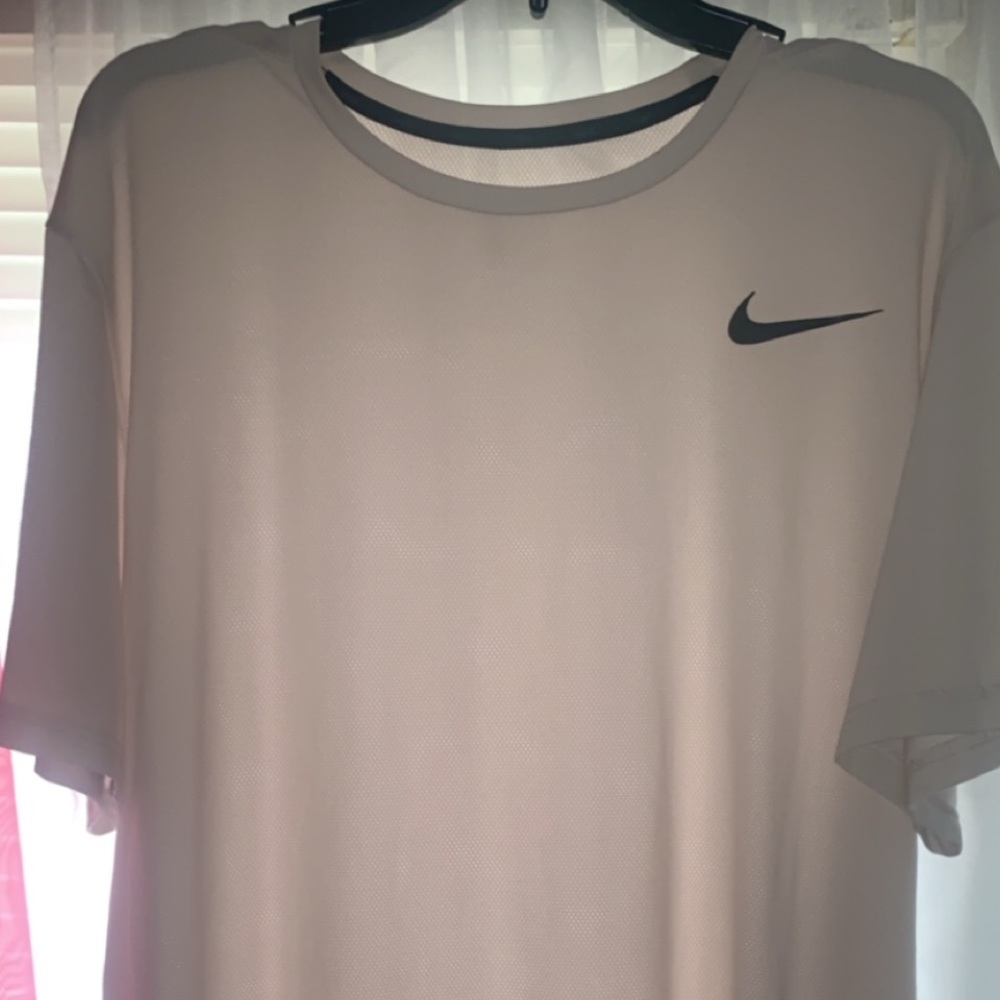 nike t-shirt